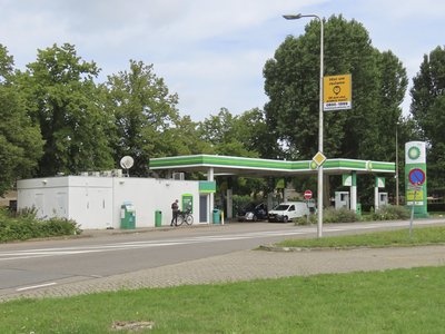 907061 Gezicht op het BP-tankstation (Meerndijk westzijde 124) te De Meern (gemeente Utrecht).